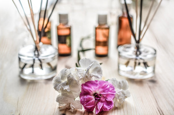 Rose Essential Oil: Gift this magical oil to your lover!